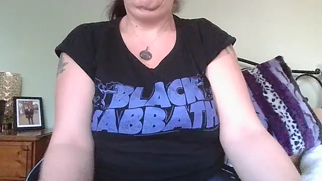 Snapshot of MissKisu chatting on 10-27-25, 12:28 MissKisu online show from 10-27-25, 12:28