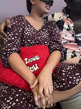 Snapshot of Magical-Couple-telugu chatting on 03-06-25, 03:24 Magical-Couple-telugu online show from 03-06-25, 03:24