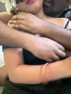 Snapshot of Magical-Couple-telugu chatting on 01-05-25, 02:41 Magical-Couple-telugu online show from 01-05-25, 02:41