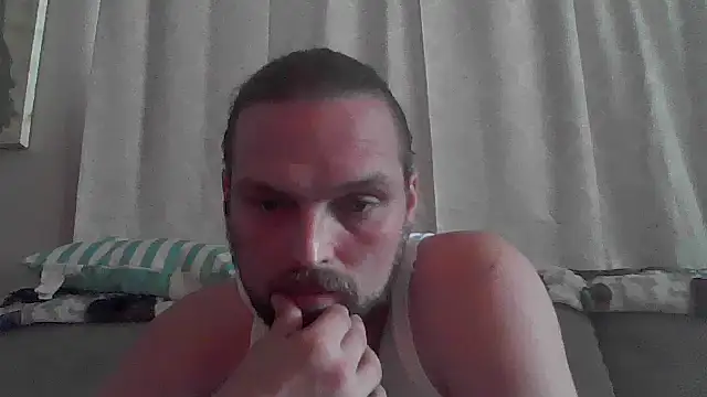 Snapshot of VitaminDrewFl chatting on 06-13-26, 02:37 VitaminDrewFl online show from 06-13-26, 02:37
