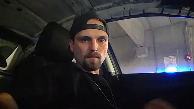 Snapshot of VitaminDrewFl chatting on 01-18-26, 07:34 VitaminDrewFl online show from 01-18-26, 07:34