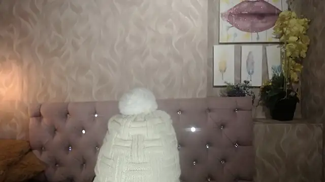 EmmaCowperr online show from 01-08-26, 04:29