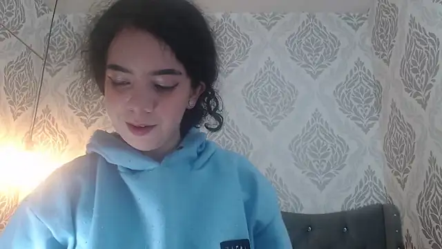 EmmaCowperr online show from 03-17-25, 11:53