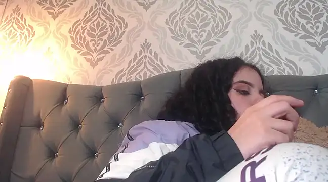 EmmaCowperr online show from 03-06-25, 07:10