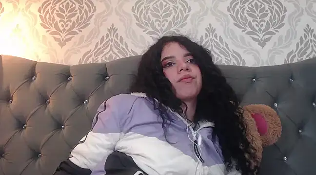 EmmaCowperr online show from 03-06-25, 04:07