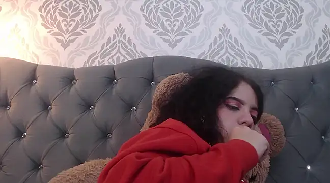 EmmaCowperr online show from 03-11-25, 12:00