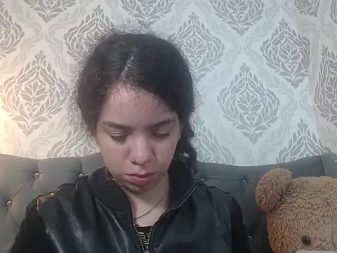 EmmaCowperr online show from 03-18-25, 11:55