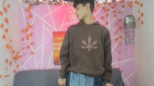 oliverhot2005 online show from 11-07-25, 07:40