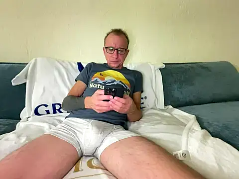 mouser21212 online show from 10-31-25, 01:46