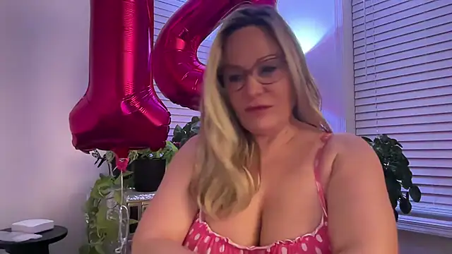 Milf Goddess online show from 10-15-25, 06:00