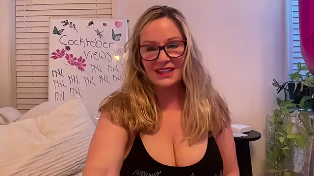 Milf Goddess online show from 10-21-25, 07:30
