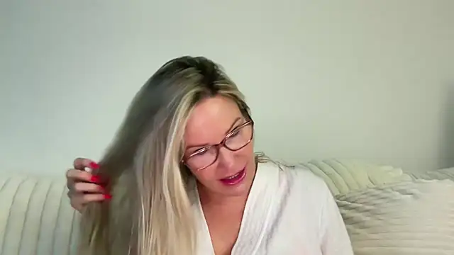 Milf Goddess online show from 09-27-25, 06:52