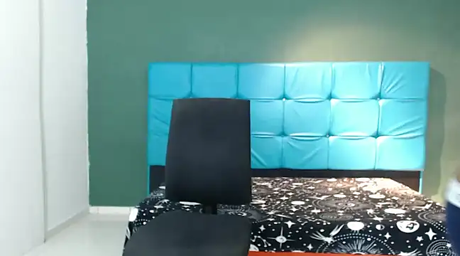 Snapshot of SexyBigCock01 chatting on 02-03-25, 12:03 SexyBigCock01 online show from 02-03-25, 12:03