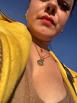 Luccreccia  online show from 11-18-25, 03:04