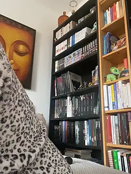 Luccreccia  online show from 11-04-25, 09:57