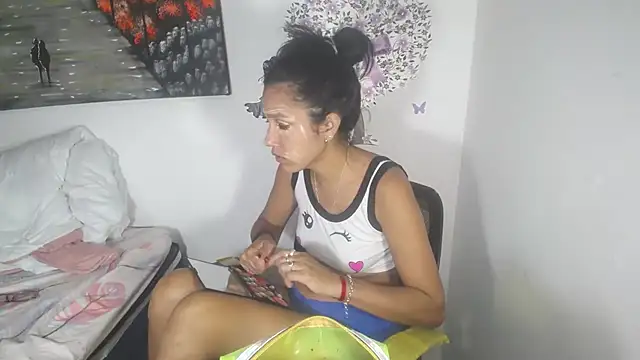 KamileLatinasexy online show from 10-20-25, 12:45