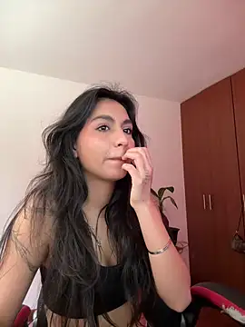 Snapshot of Dahian-peach chatting on 04-18-26, 06:43 Dahian-peach online show from 04-18-26, 06:43