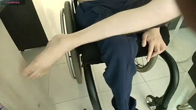 Snapshot of handicappedsex chatting on 07-30-26, 01:32 handicappedsex online show from 07-30-26, 01:32
