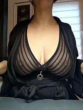 Snapshot of Loona-Lexxington chatting on 10-21-25, 03:44 Loona-Lexxington online show from 10-21-25, 03:44