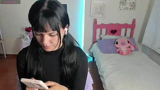 Snapshot of cute_roxy chatting on 02-27-25, 12:36 cute roxy online show from 02-27-25, 12:36