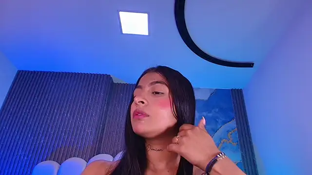 Snapshot of hot_dione chatting on 05-31-26, 07:14 hot dione online show from 05-31-26, 07:14
