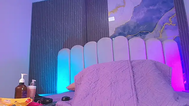 hot dione online show from 12-04-25, 07:13