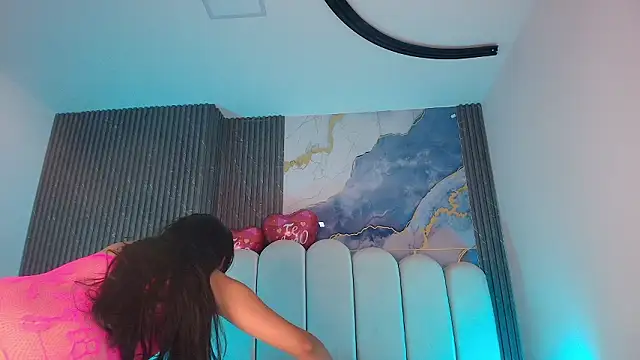 hot dione online show from 02-19-26, 07:22