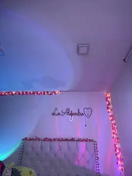 Snapshot of alee_lenoxx chatting on 07-15-26, 10:39 alee lenoxx online show from 07-15-26, 10:39