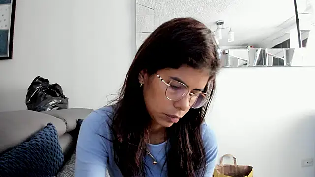 Snapshot of karlina_charlotte1 chatting on 03-03-25, 01:23 karlina charlotte1 online show from 03-03-25, 01:23