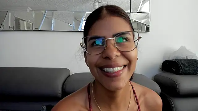 Snapshot of karlina_charlotte1 chatting on 03-21-25, 01:01 karlina charlotte1 online show from 03-21-25, 01:01