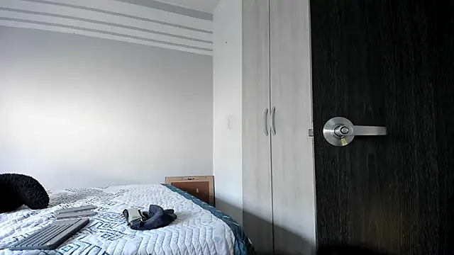 Snapshot of karlina_charlotte1 chatting on 02-28-25, 01:14 karlina charlotte1 online show from 02-28-25, 01:14