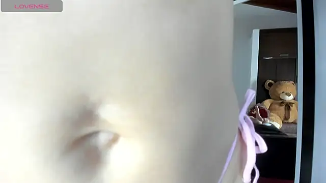 Snapshot of sophivans_milf chatting on 06-11-26, 10:01 sophivans milf online show from 06-11-26, 10:01
