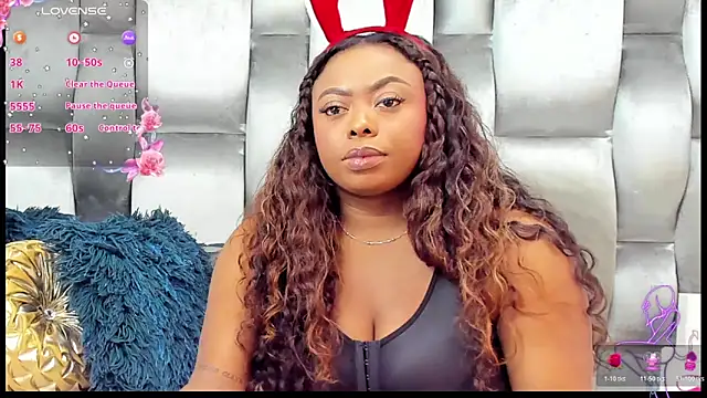 CamilaBenitez online show from 12-15-25, 10:04