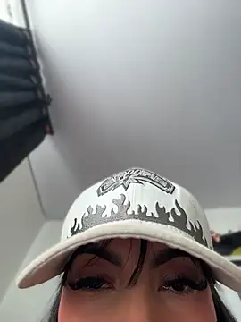 Nicolle foxy online show from 07-17-26, 05:10