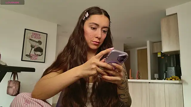 Snapshot of emiliasommer chatting on 04-05-26, 06:58 emiliasommer online show from 04-05-26, 06:58