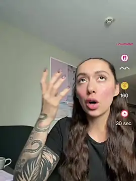 Snapshot of emiliasommer chatting on 06-17-26, 12:26 emiliasommer online show from 06-17-26, 12:26
