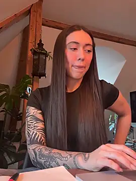 emiliasommer online show from 12-04-25, 03:11