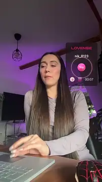 emiliasommer online show from 11-29-25, 03:23