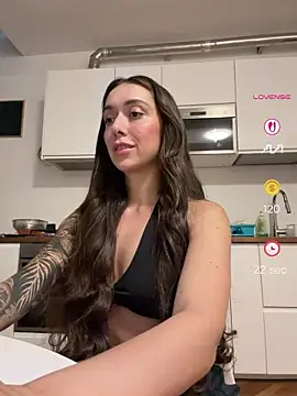 Snapshot of emiliasommer chatting on 06-02-26, 03:56 emiliasommer online show from 06-02-26, 03:56