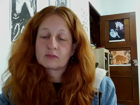 Snapshot of ViioletaMora chatting on 05-20-26, 04:42 ViioletaMora online show from 05-20-26, 04:42