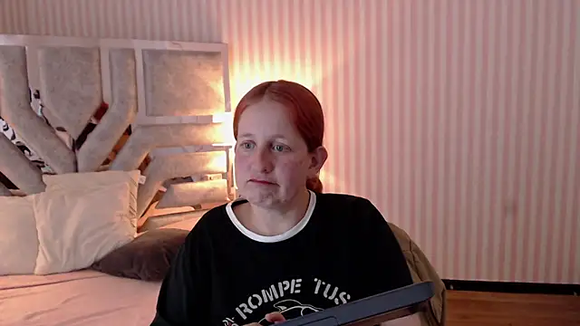 ViioletaMora online show from 03-17-25, 11:24