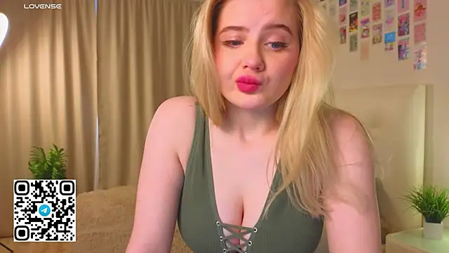 Snapshot of oliviabr0wn0 chatting on 10-07-25, 02:12 oliviabr0wn0 online show from 10-07-25, 02:12