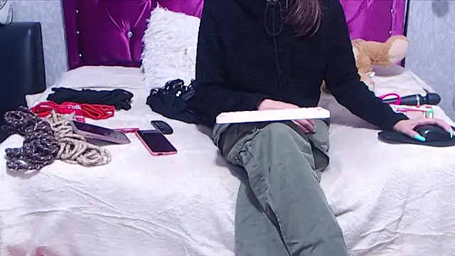 AyshaScott online show from 03-21-26, 02:24