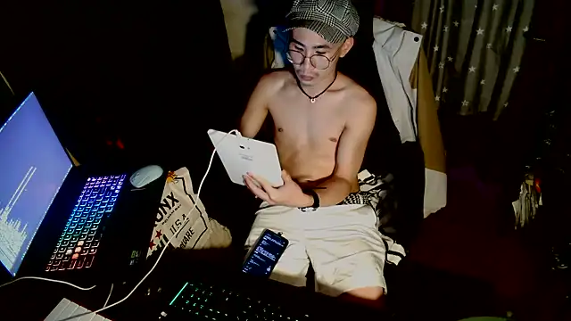 Moby Yik online show from 05-12-26, 05:52