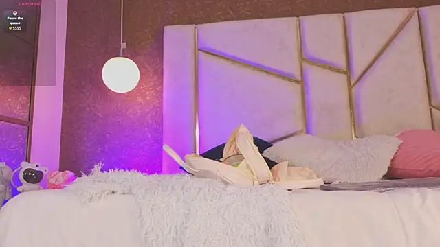 Snapshot of AilishBenson chatting on 02-09-26, 07:45 AilishBenson online show from 02-09-26, 07:45