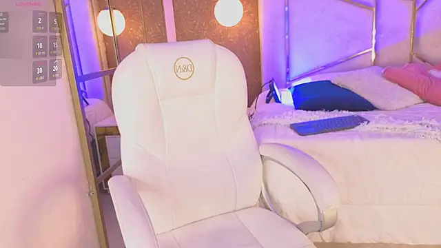 Snapshot of AilishBenson chatting on 02-14-26, 07:36 AilishBenson online show from 02-14-26, 07:36