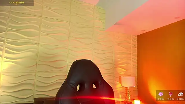 EvaaFoxxy1 online show from 11-09-25, 03:54