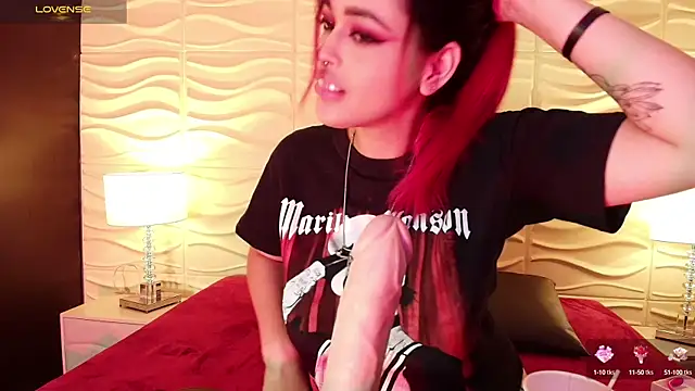 EvaaFoxxy1 online show from 10-06-25, 12:28