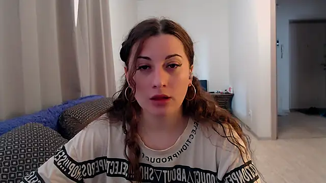 Helen Adams  online show from 06-24-26, 05:17