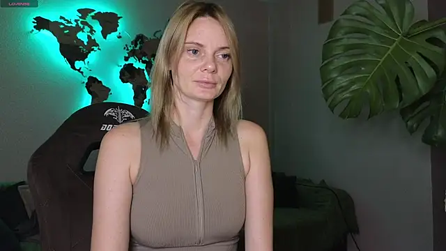 Snapshot of Sam_Klaus chatting on 10-13-25, 09:49 Sam Klaus online show from 10-13-25, 09:49